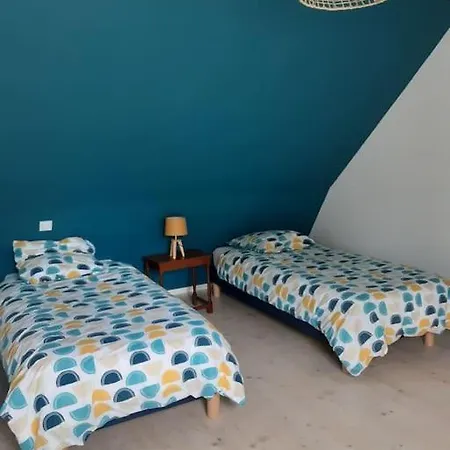 La Maison Bord De *